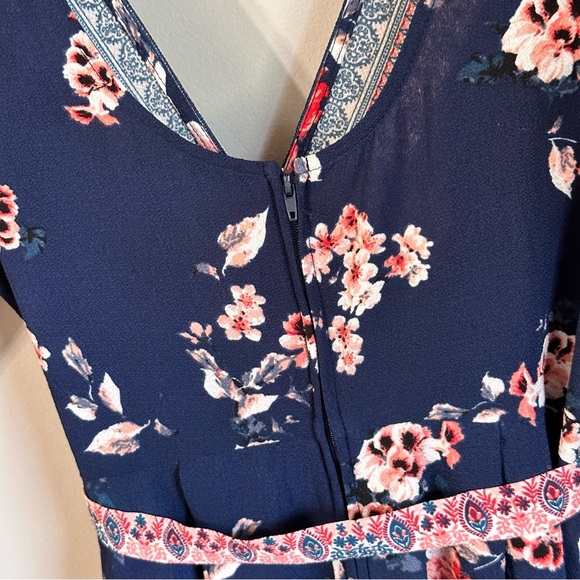NWT Miami Francesca's Blue Floral V Neck Open Back Short Sleeve Romper Medium - Picture 5 of 10